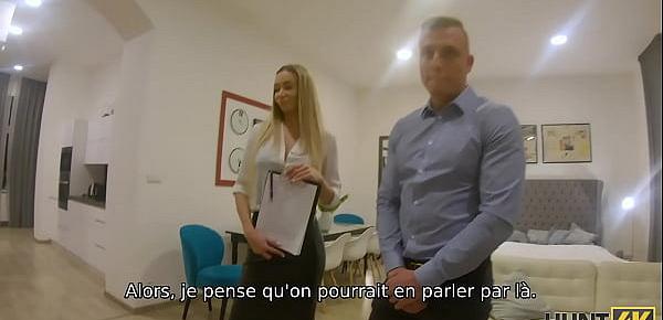  HUNT4K. Babe en costume strict et lingerie sexy montre ses compétences sexuelles